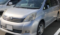 甲州市のお客様から廃車買取したトヨタ アイシス