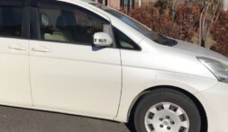 韮崎市のお客様から廃車買取したトヨタアイシス