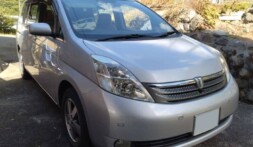 大月市のお客様から廃車買取したトヨタアイシス
