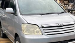 甲斐市のお客様から廃車買取したトヨタノア